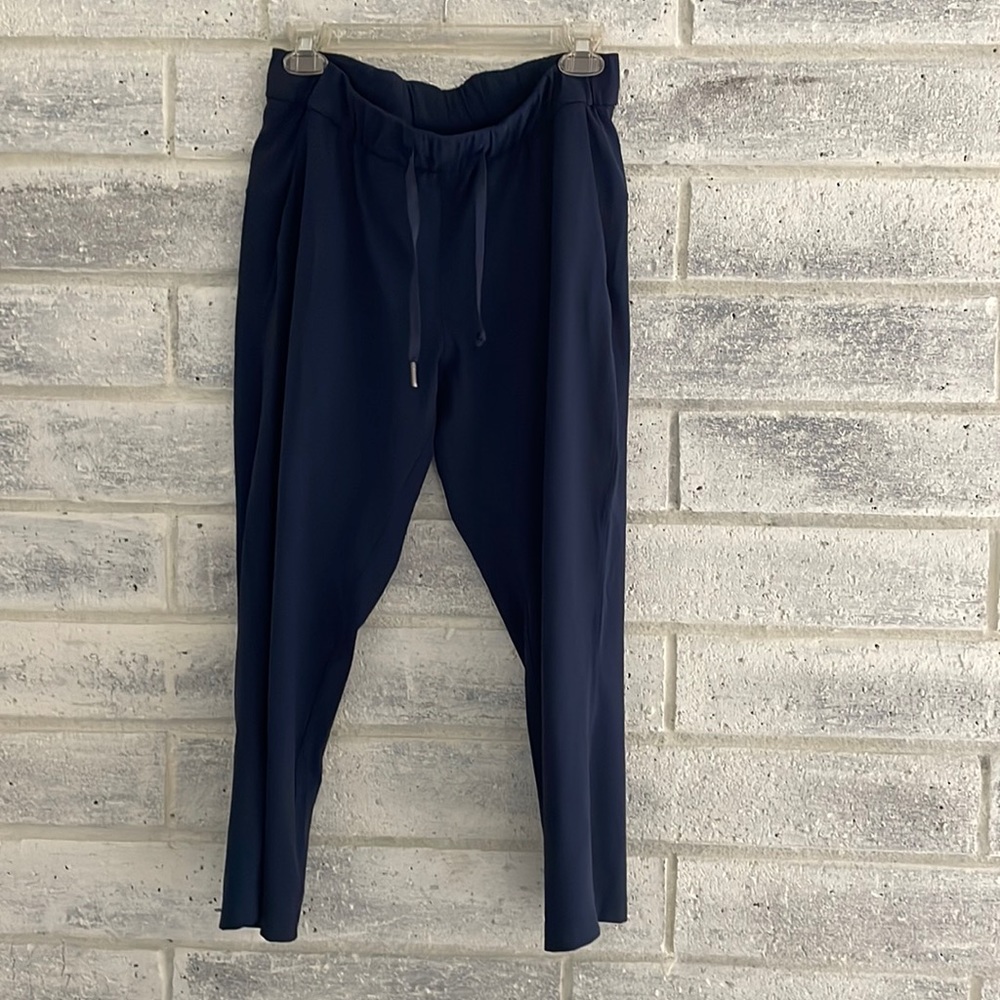 Lululemon crop joggers